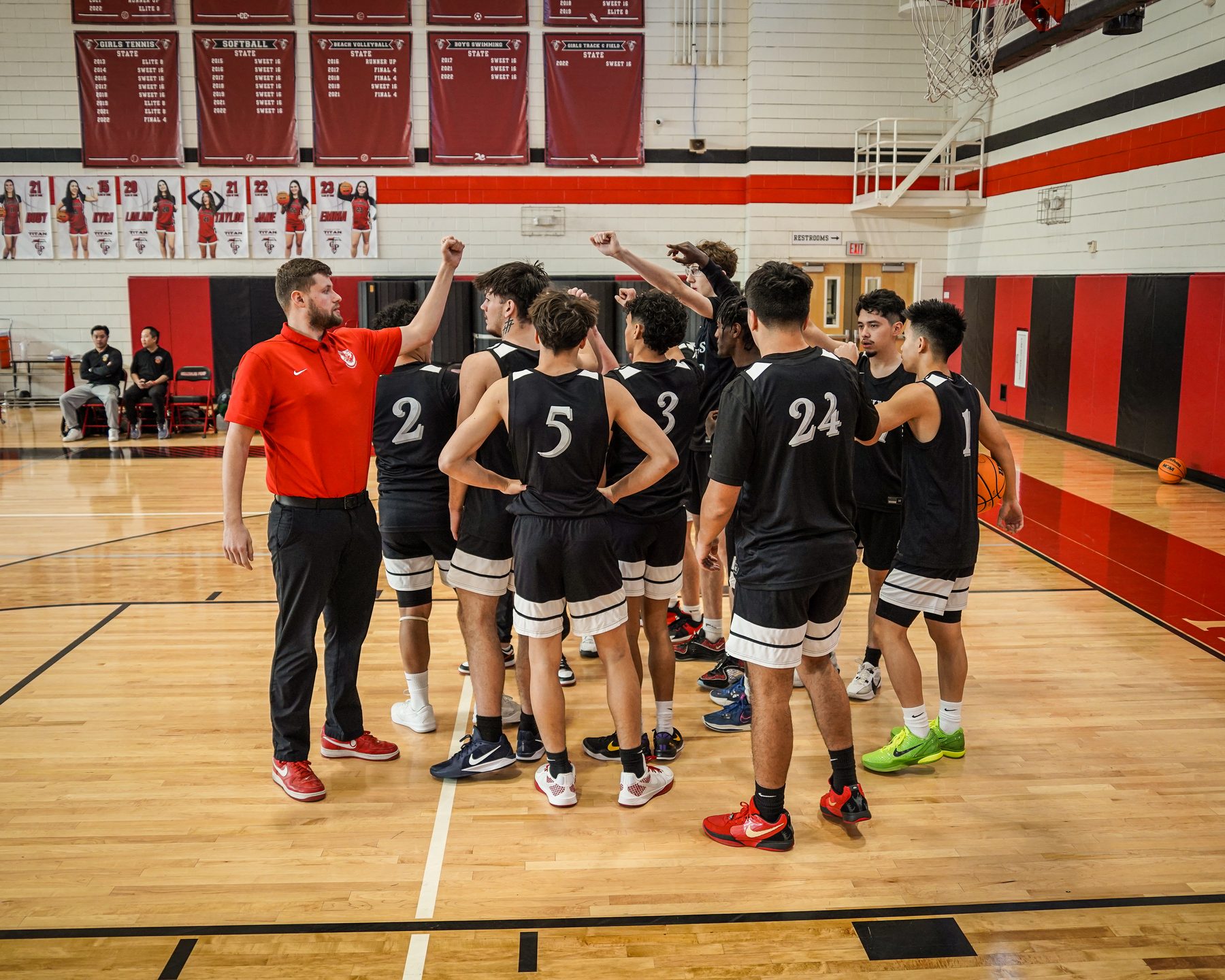 Team huddle on away court